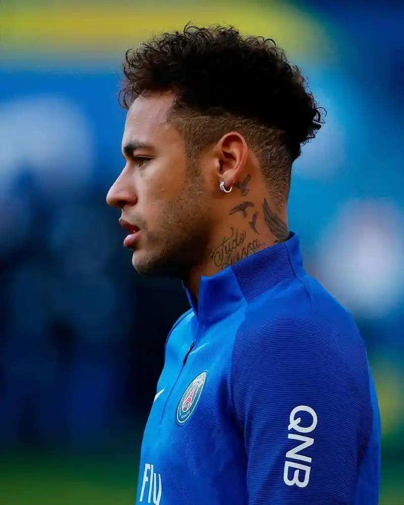 她用拳头为 她用拳头为